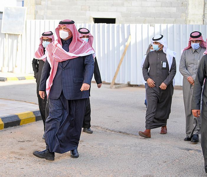 سمو أمير منطقة الحدود الشمالية يتفقد الحي الشرقي في مركز الشعبة