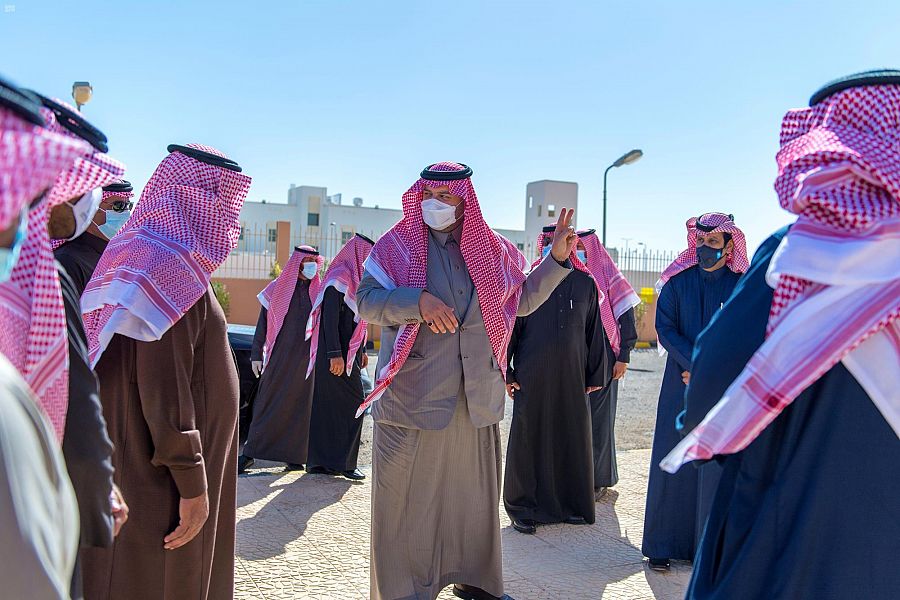 سمو أمير منطقة الحدود الشمالية يتفقد قرية المركوز ومركز الدويد بالعويقيلة