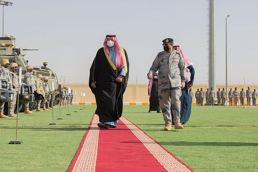 أمير منطقة الحدود الشمالية يتفقد قطاع حرس الحدود بالعويقيلة