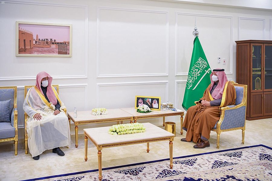 سمو أمير الحدود الشمالية يستقبل رئيس المحكمة العامة بالعويقيلة