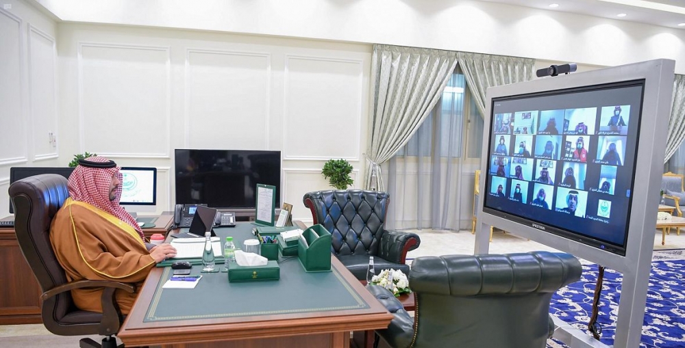 سمو أمير الحدود الشمالية يرأس عبر الاتصال المرئي اجتماع المجلس المحلي بالعويقيلة