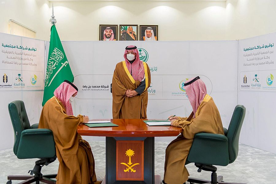 سمو أمير الحدود الشمالية يشهد توقيع الشراكات المجتمعية للجمعية الخيرية بالعويقيلة