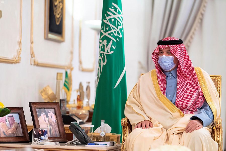 سمو أمير الحدود الشمالية يستقبل مدير فرع وزارة الموارد البشرية المنطقة