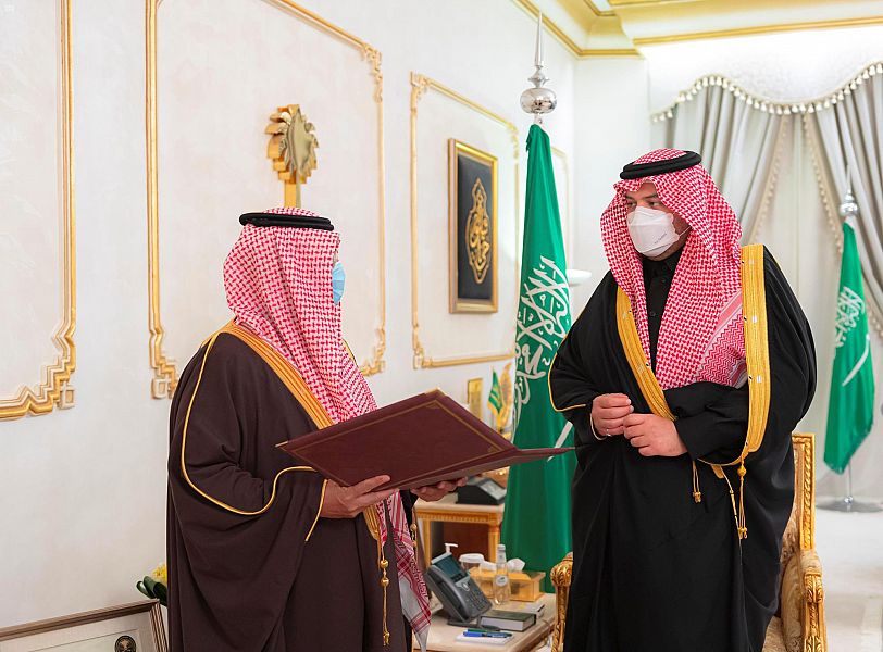 سمو أمير الحدود الشمالية يستقبل رئيس لجنة الأهالي بالمنطقة