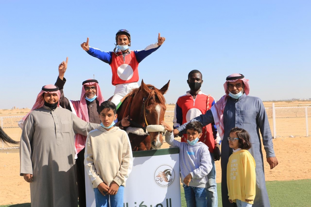 فروسية القريات تقيم سباقها الرابع عشر للموسم 1442 .. و(مذعنه) للمالك عايد شاهد العنزي تواصل تألقها
