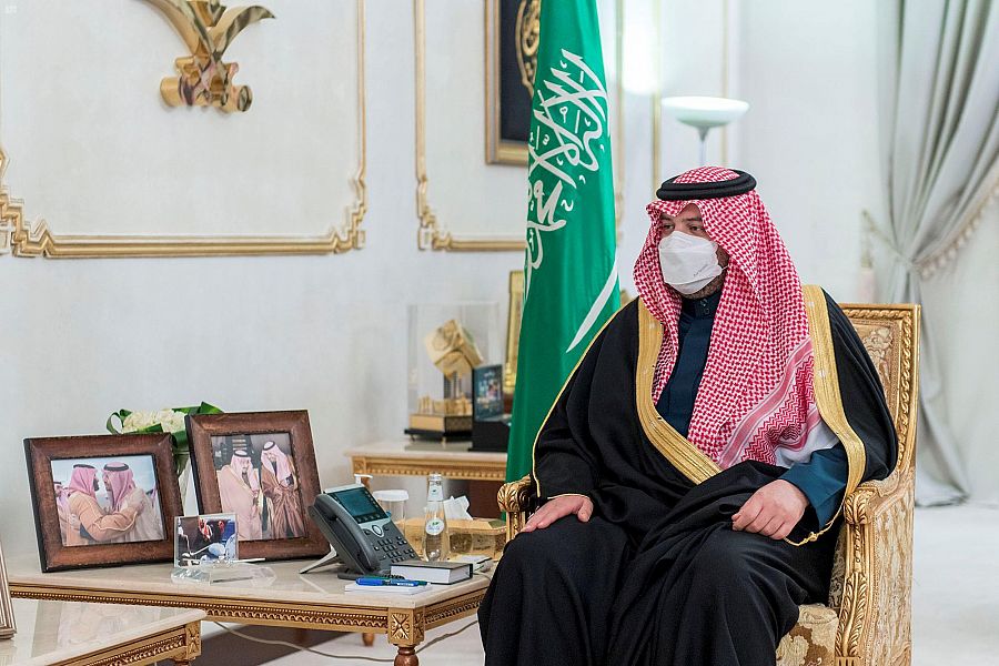 سمو أمير الحدود الشمالية يلتقي رؤساء المحاكم بعرعر