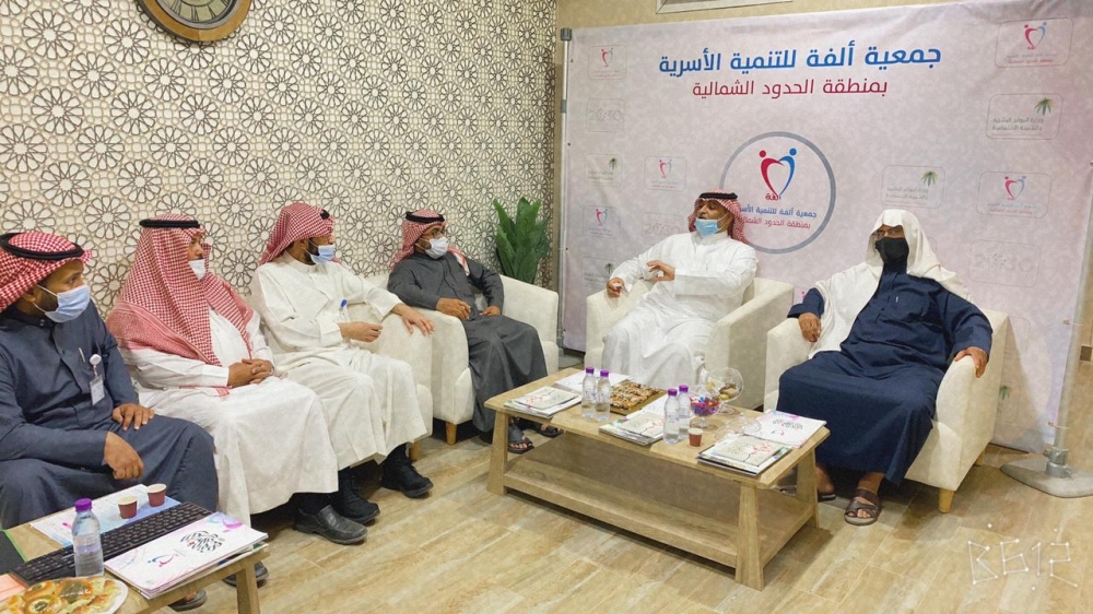 مدير فرع وزارة الموارد البشرية بالحدود الشمالية يزور جمعية (ألفة)