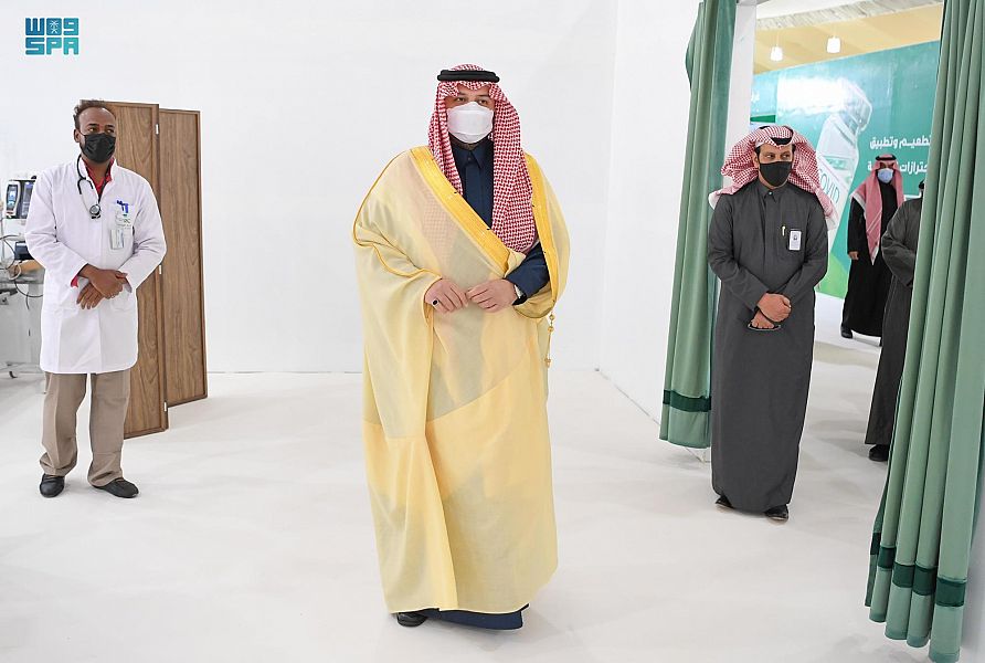 سمو أمير الحدود الشمالية يتفقد جاهزية مركز اللقاحات بمحافظة طريف ويدشن الحملة التوعوية بالتحصين ضد فيروس كورونا