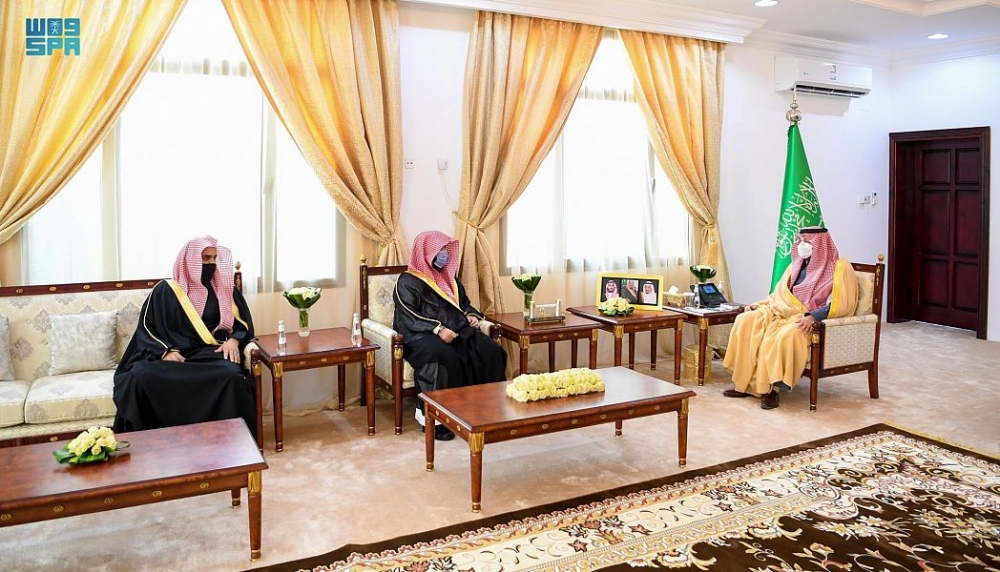 سمو أمير الحدود الشمالية يستقبل رئيس المحكمة العامة بطريف