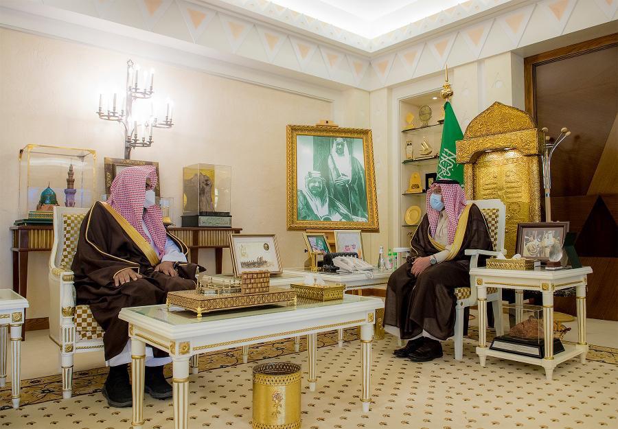 سمو أمير القصيم يستقبل مدير فرع هيئة الأمر بالمعروف بالمنطقة