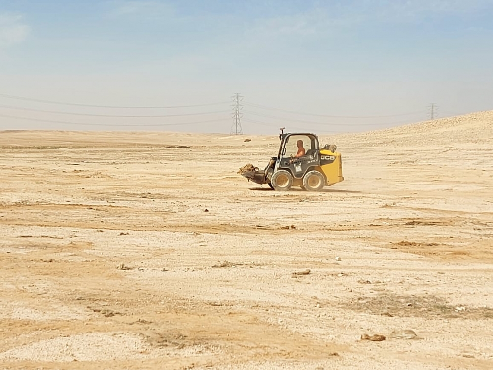 بلدية أم خنصر تتفاعل للمرة الثانية مع صحيفة عرعر اليوم الإلكترونية وتقوم بإزالة مخلفات قرب هجرة ابن بكر