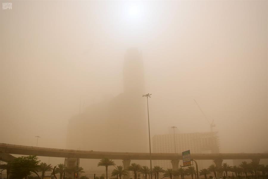 حالة الطقس المتوقعة اليوم الثلاثاء : رياح سطحية مثيرة للأتربة والغبار على هذه المناطق