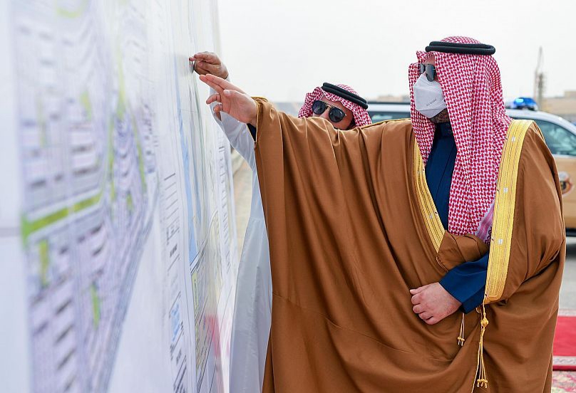 سمو أمير الحدود الشمالية يقف على أرض الحرس الوطني بعرعر المسلّمة لوزارة الشؤون البلدية والقروية والإسكان