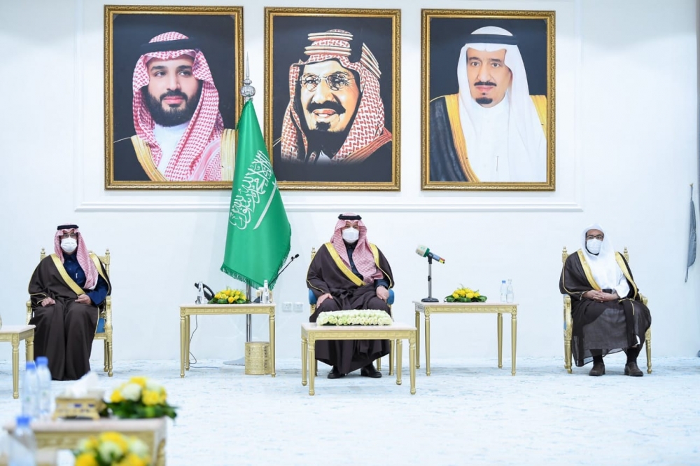 أمير منطقة الحدود الشمالية يستقبل المهنئين بشهر رمضان المبارك