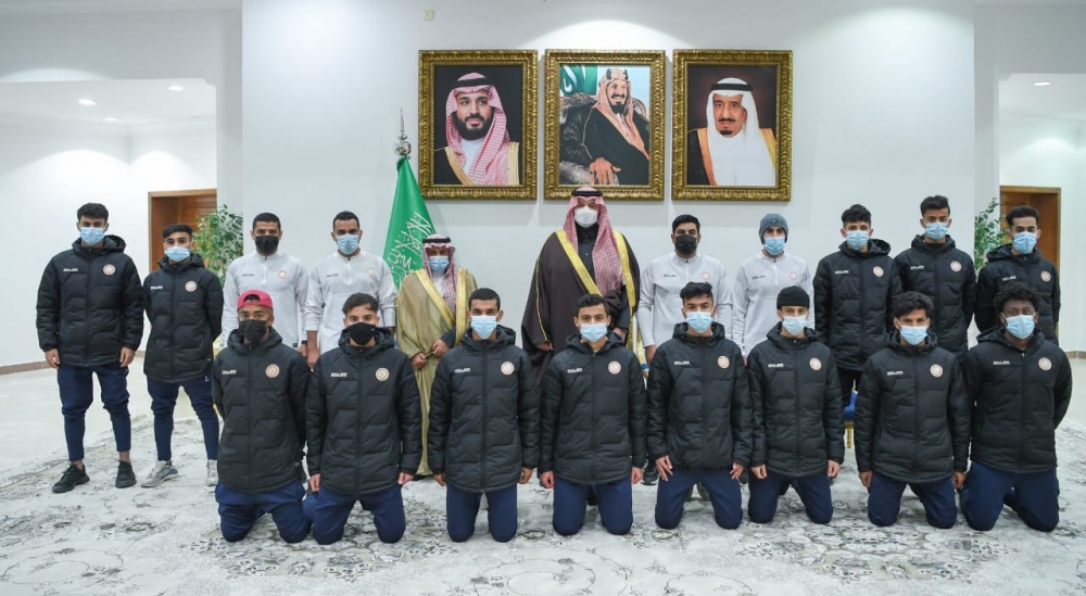 سمو أمير الحدود الشمالية يستقبل إدارة ولاعبي نادي عرعر بمناسبة صعوده إلى الدوري الممتاز لدرجة الشباب