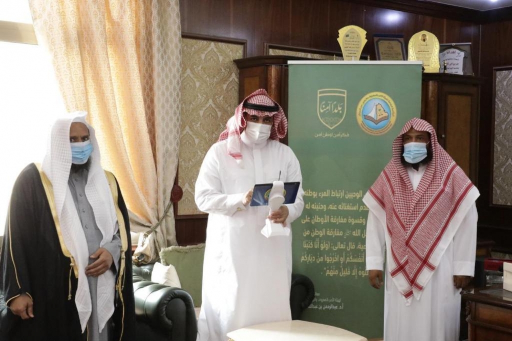 محافظ طريف يطلق حملة (ربِّ اجعل هذا البلد آمناً)