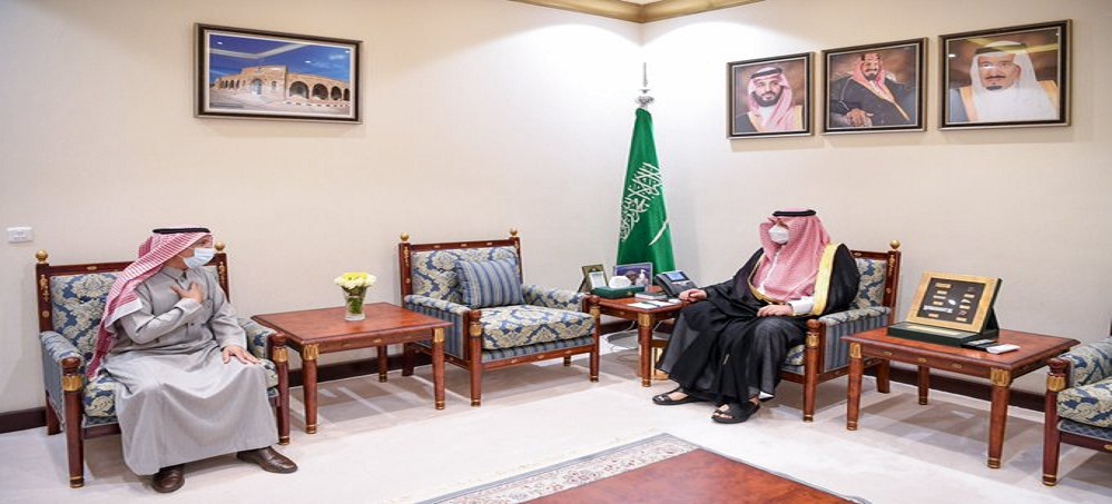 سمو أمير منطقة الحدود الشمالية يعزي ذوي الجندي أول ناصر العنزي