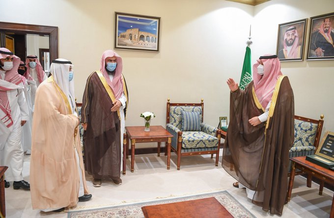 سمو أمير الحدود الشمالية يستقبل مواطناً عفا عن قاتل ابنه
