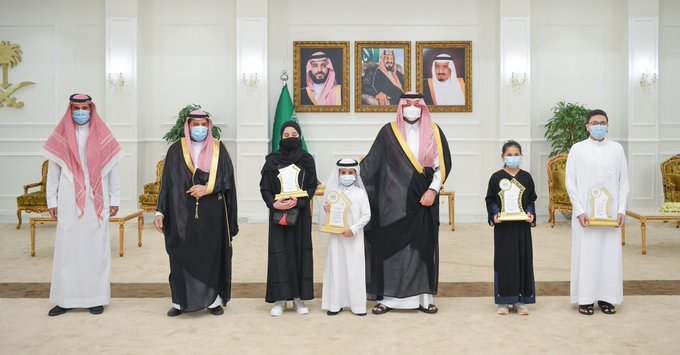 سمو أمير الحدود الشمالية يكرم الفائزين بمسابقة