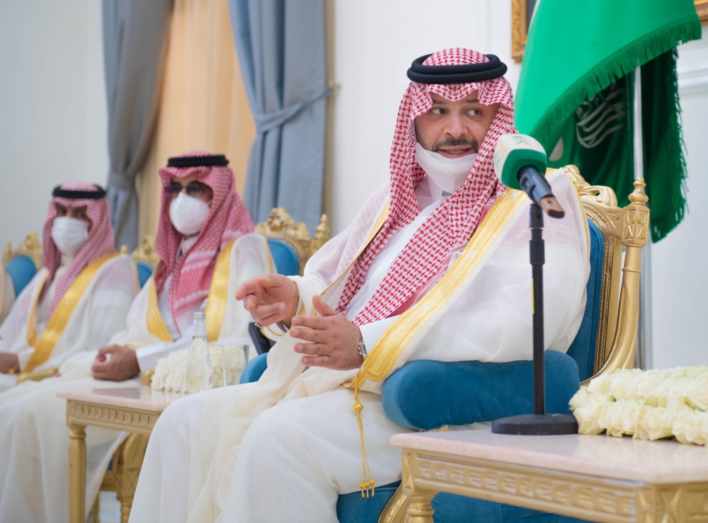 سمو أمير الحدود الشمالية يستقبل أهالي ومسؤولي المنطقة بمناسبة العيد