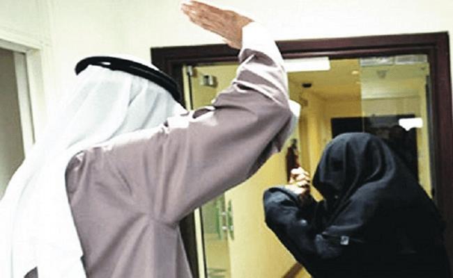 زوجة تشتكي زوجها بسبب عضها عند كل خلاف بينهم .. والقاضي للزوج : عضك كلب إن شاء الله