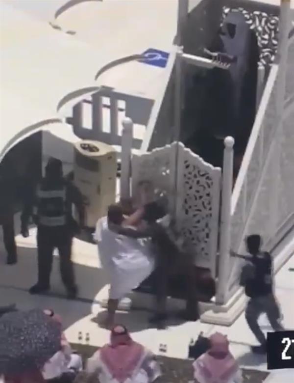 خلال التحقيقات الأولية .. مُهاجم منبر الحرم يدعي بأنه