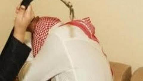 بعد مشادة بينهما.. امرأة تعتدي على زوجها وتشج رأسه بطفاية سجائر