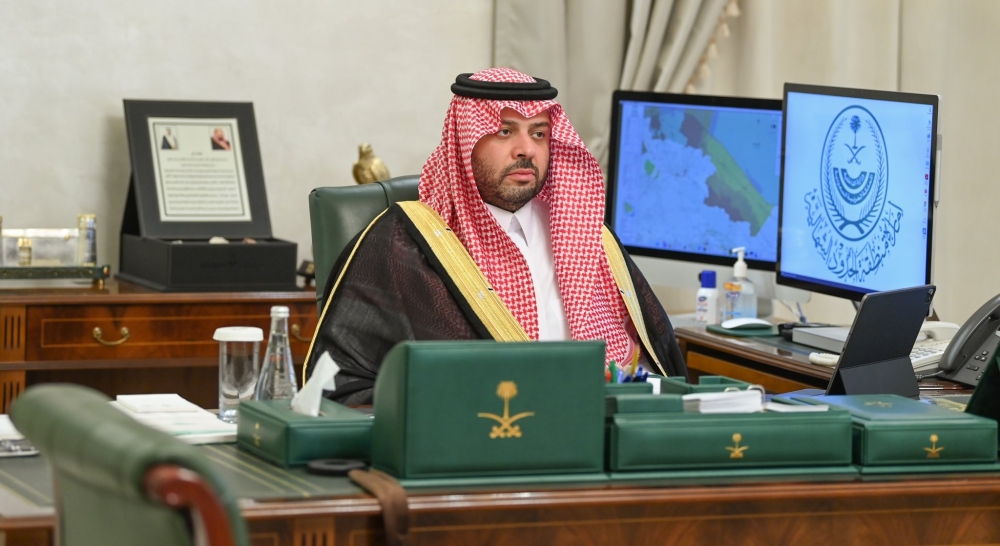 سمو أمير الحدود الشمالية يرأس عبر الاتصال المرئي اجتماع لجنة الطوارئ