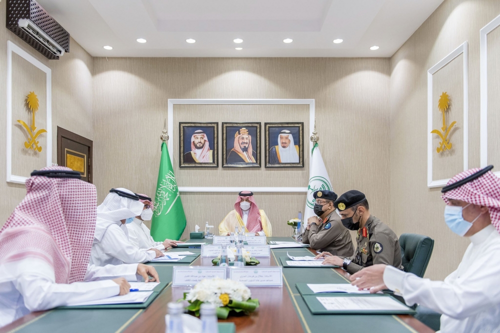 سمو أمير الحدود الشمالية يرأس اجتماعاً لبحث أسباب انقطاع الكهرباء عن محافظة رفحاء
