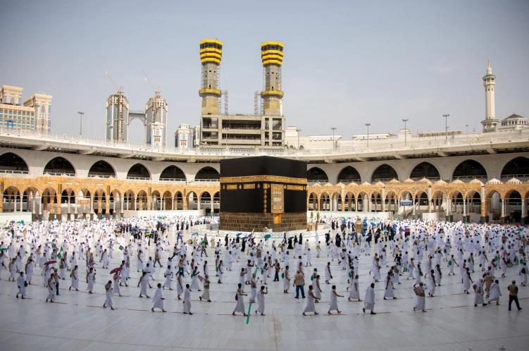 وزير الإعلام المُكلف يوضح أسباب عدم وضوح آلية الحج هذا العام حتى الآن