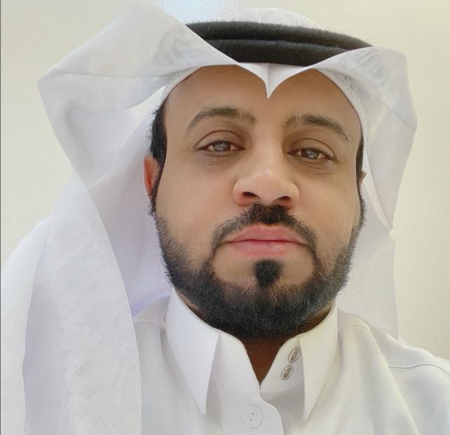 الأستاذ : عيد حجي العنزي يجري عملية ناجحة لقسطرة القلب