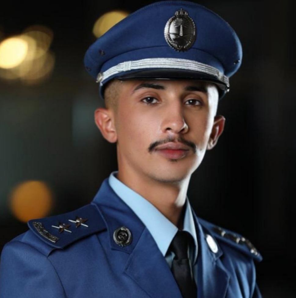 تخرج المهندس : عبدالعزيز نايف عقيلي المجلاد برتبة ملازم اول من كلية الملك فيصل الجوية ... وعرعر اليوم تهنيء