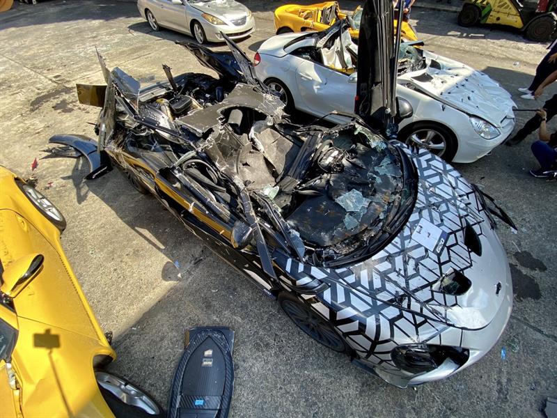 من بينها نسخة نادرة من ماكلارين 620 .. الفلبين تدمر 34 سيارة فارهة (فيديو)