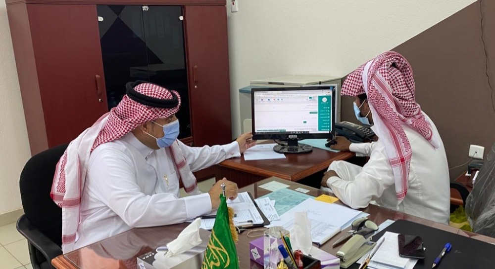 مدير الإشراف التربوي بتعليم الحدود الشمالية يقوم بزيارة لمركز الدعم التعليمي الصيفي