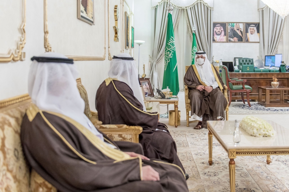 سمو أمير الحدود الشمالية يتسلم تقريرا عن أعمال فرع هيئة الزكاة والضريبة والجمارك