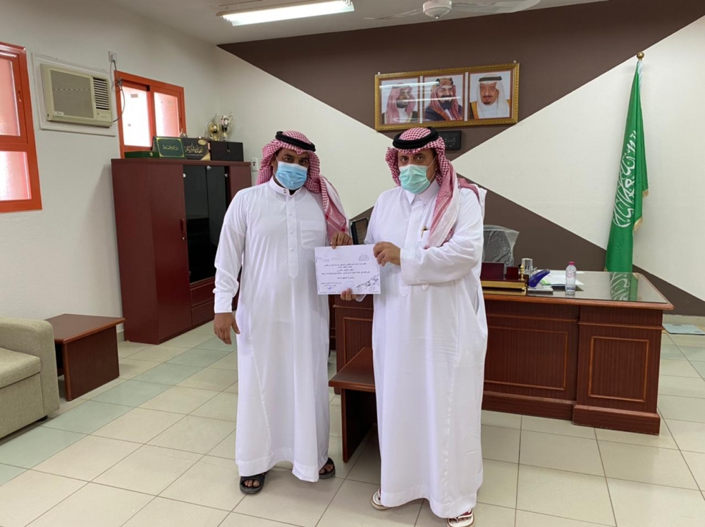 مدير الإشراف التربوي بتعليم الحدود الشمالية يزور مركز الدعم التعليمي ويكرم المعلمين المتميزين في الأداء التدريسي