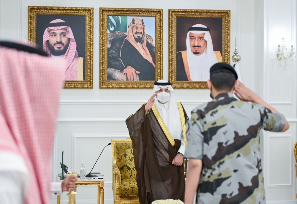 سمو أمير الحدود الشمالية يستقبل مسؤولي المنطقة والمواطنين خلال جلسته الأسبوعية