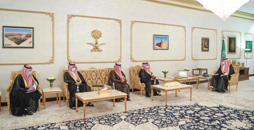 سمو الأمير فيصل بن خالد بن سلطان يستقبل الرئيس التنفيذي لشركة أسمنت الشمالية