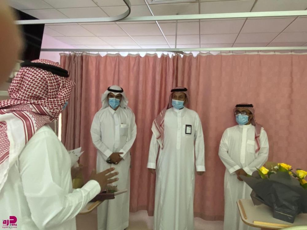 مدير فرع وزارة الموارد البشرية بالحدود الشمالية بالإنابة يقوم بزيارة للمتطوعة ياسمين عطالله العنزي
