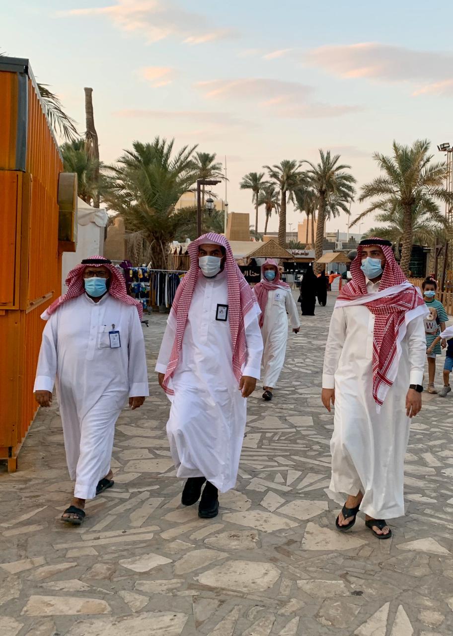 مدير عام هيئة الأمر بالمعروف بمنطقة القصيم يقوم بجولة تفقدية لهيئة محافظة عنيزة لمتابعة سير العمل