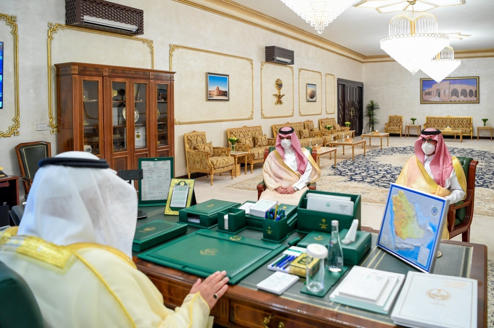 سمو أمير الحدود الشمالية يستقبل وكيلي الإمارة المكلَّف والسابق