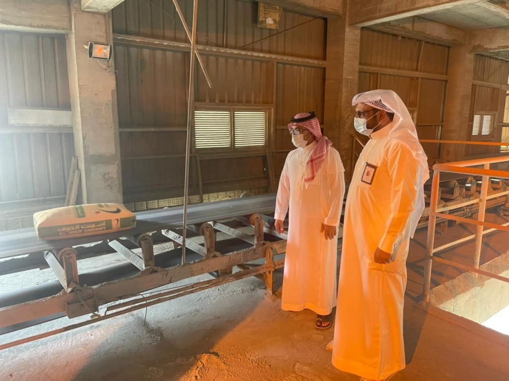 وفد من فرع الموارد البشرية والتنمية بالحدود الشمالية يزور أسمنت الجوف