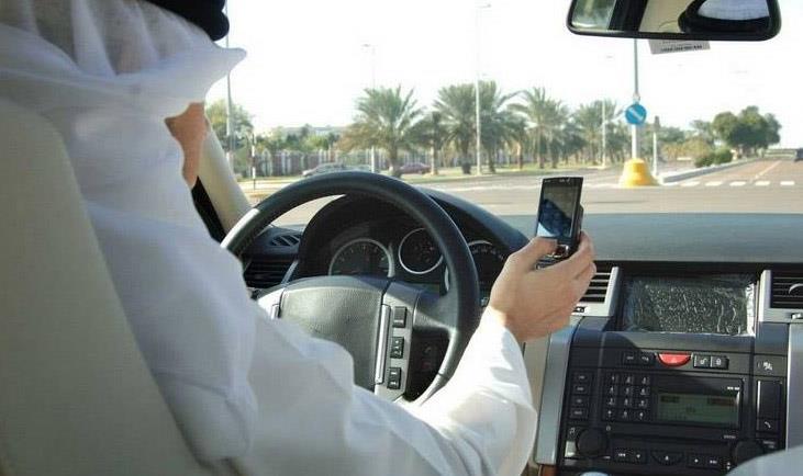 المرور يخالف عدداً من مشاهير السناب لاستخدام الجوال والتصوير أثناء القيادة