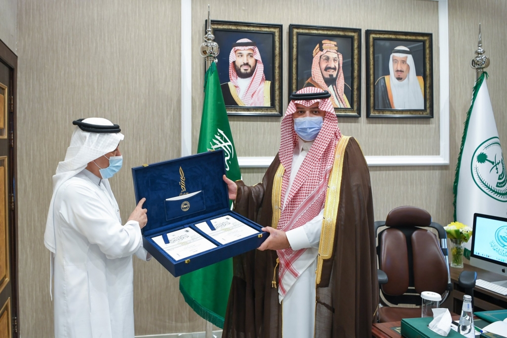 سمو أمير الحدود الشمالية يستقبل الأمين العام لمؤسسة جائزة الأميرة صيتة بنت عبد العزيز