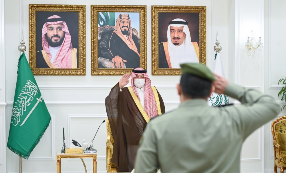 سمو أمير الحدود الشمالية يستقبل مسؤولي المنطقة والمواطنين خلال جلسته الأسبوعية