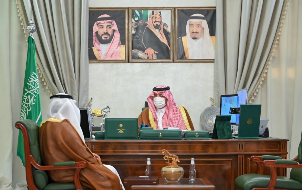 سمو أمير الحدود الشمالية يتسلم التقرير السنوي للأحوال المدنية بالمنطقة