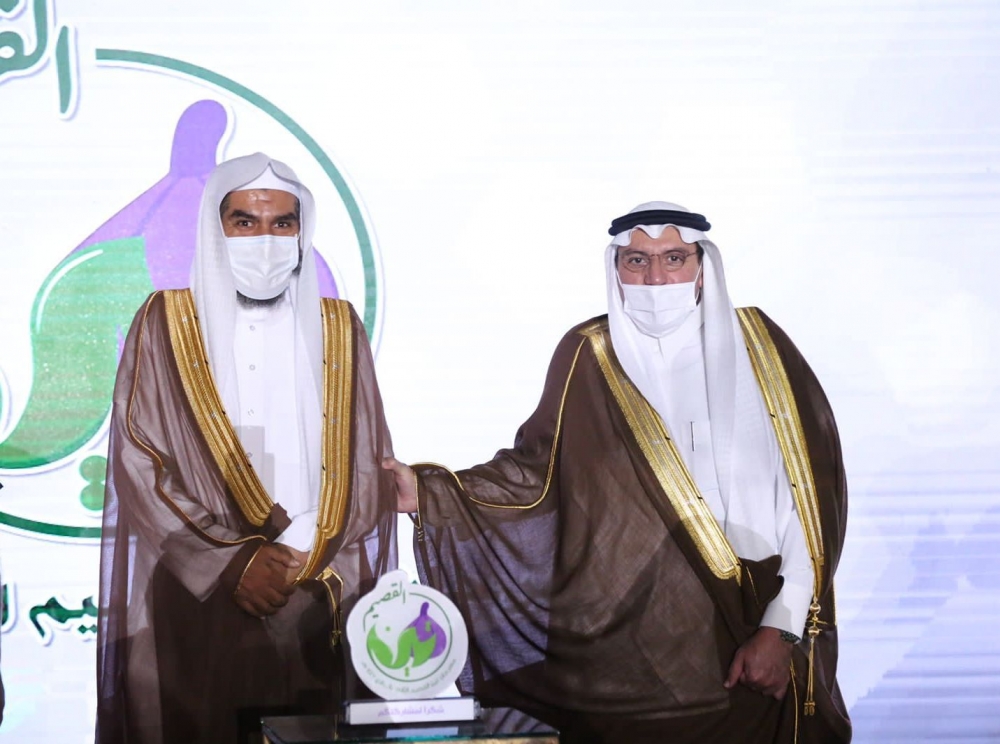 أمير منطقة القصيم يُكرّم فرع الرئاسة العامة لهيئة الأمر بالمعروف بالمنطقة ويطّلع على مشاركتهم في مهرجان التين