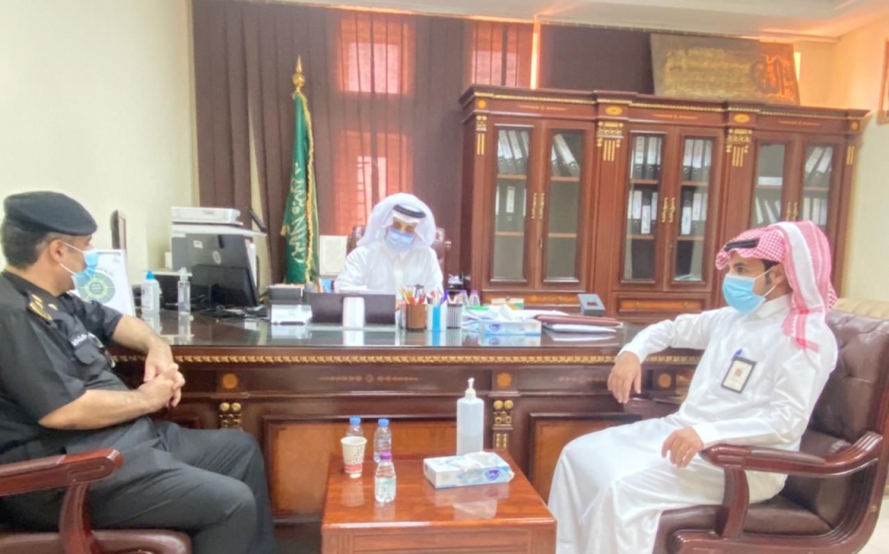 المشرف على وحدات فرع الموارد البشرية بمحافظة رفحاء يستقبل مدير الدوريات الأمنية بالمحافظة