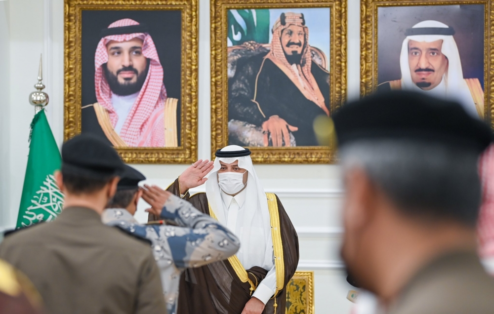 سمو أمير الحدود الشمالية يستقبل مسؤولي المنطقة والمواطنين خلال جلسته الأسبوعية