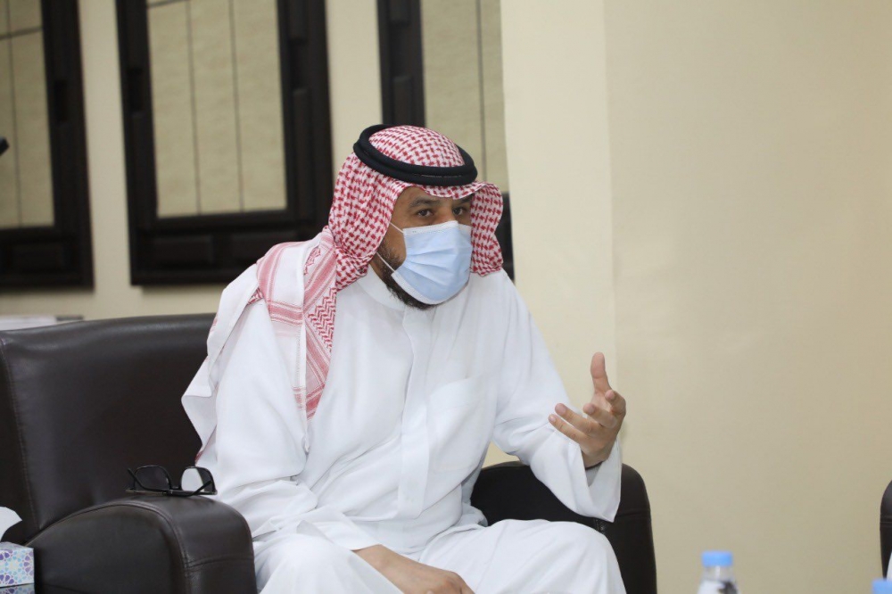 مدير تعليم الحدود الشمالية يلتقي بمسؤولين النقل المدرسي